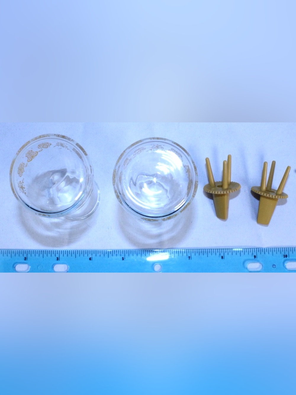 Pyrex Butterfly Gold Salt and Pepper Shaker Set - Picture 8 of 8